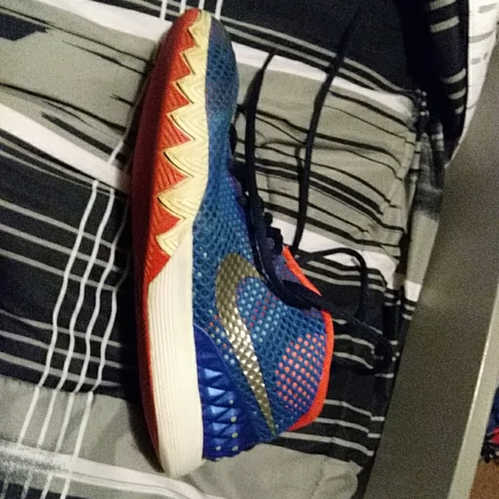 Kyrie 1 low independence size 7y